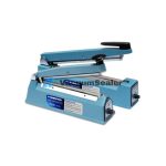 memakai alat hand sealer