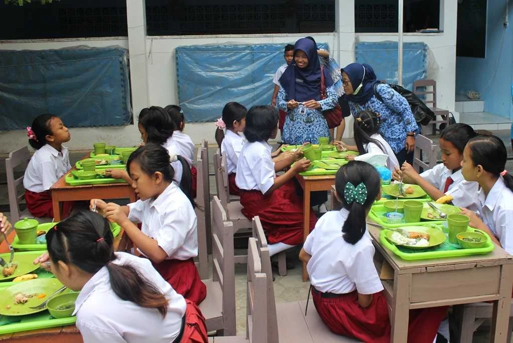 pemberian edukasi gizi di sekolah
