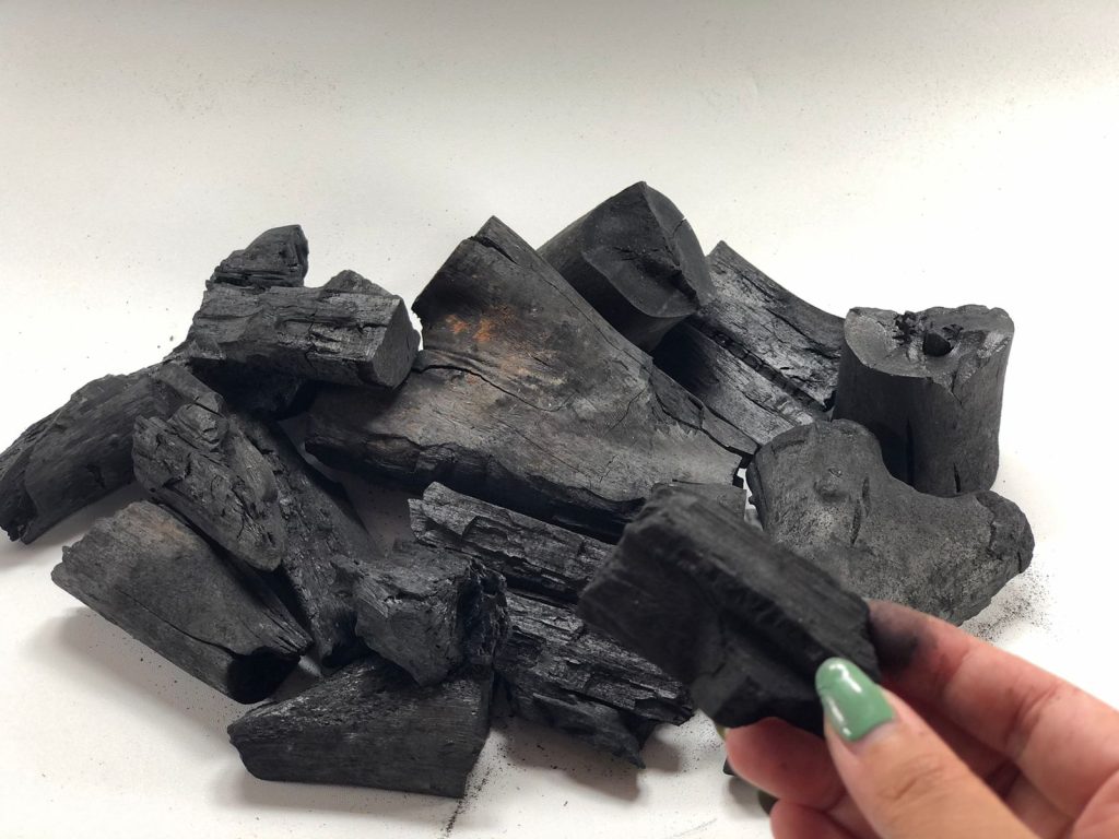 فحم جوز الهند خفيف الوزن وسهل النقل