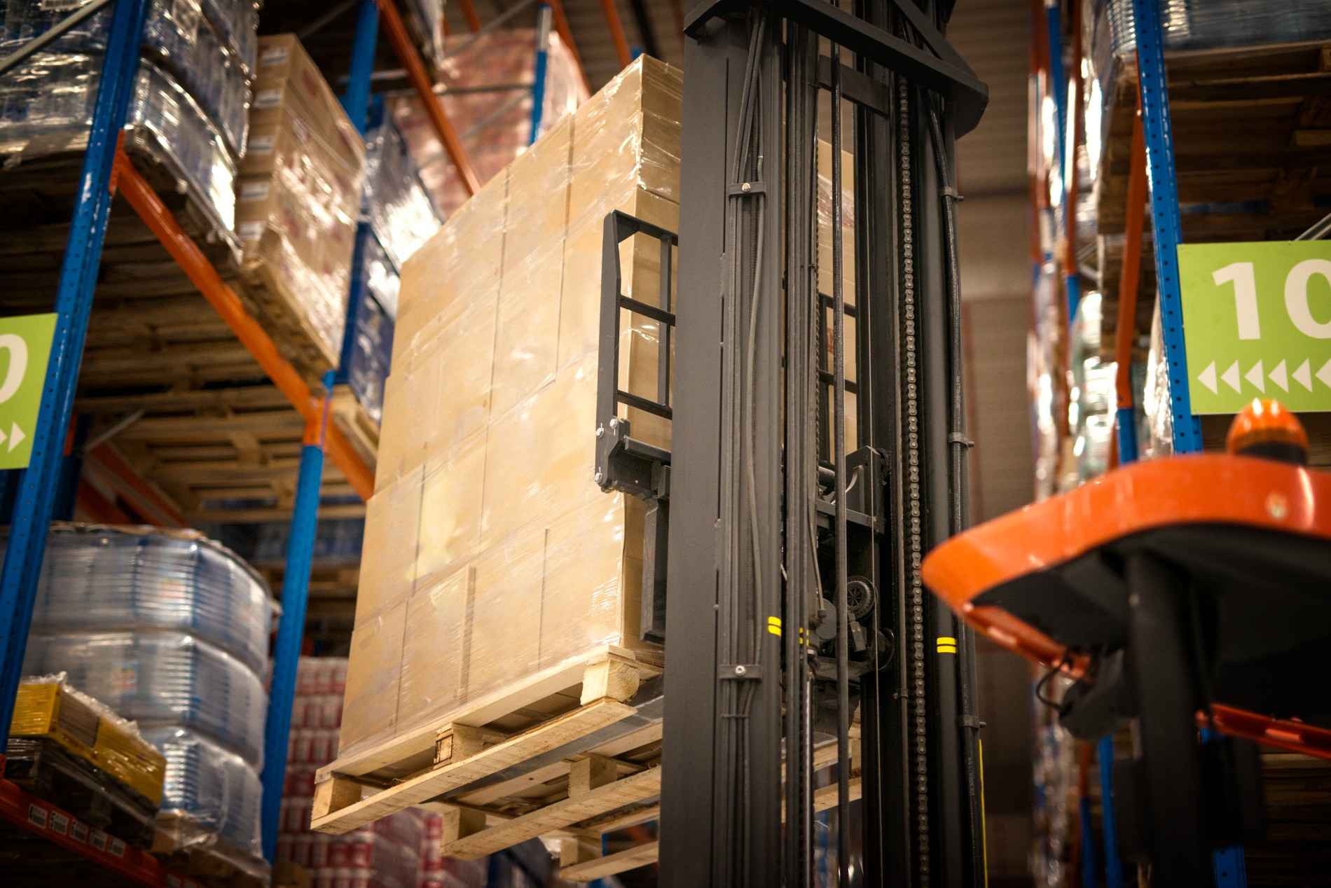 keuntungan menggunakan hand stacker