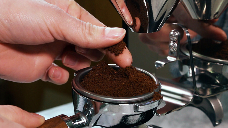cara menggiling kopi untuk espresso