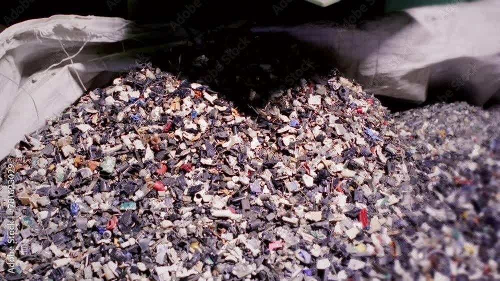 pengolahan limbah plastik menjadi bahan daur ulang