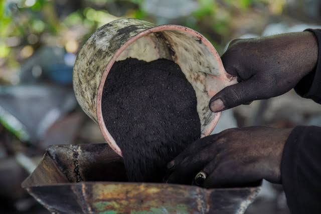 Produksi briket batok kelapa